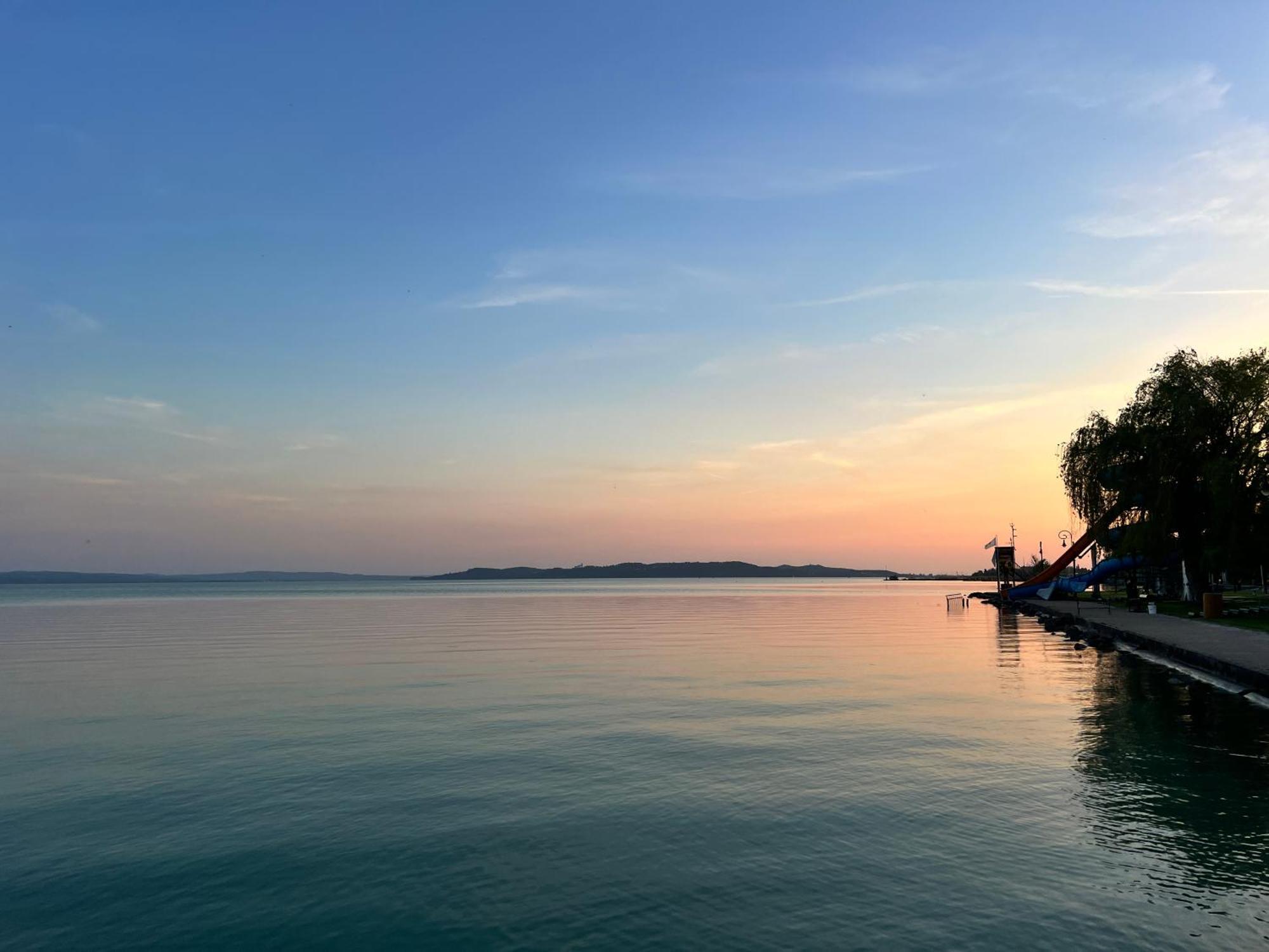 Neon Apartman Csopak Balaton Exterior foto
