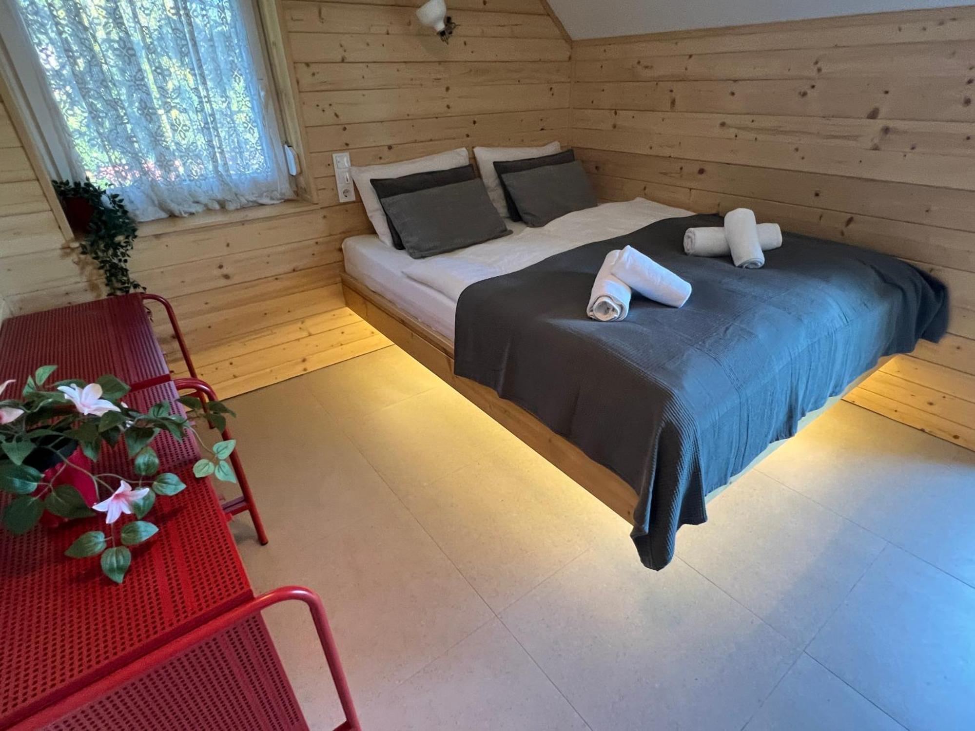 Neon Apartman Csopak Balaton Exterior foto